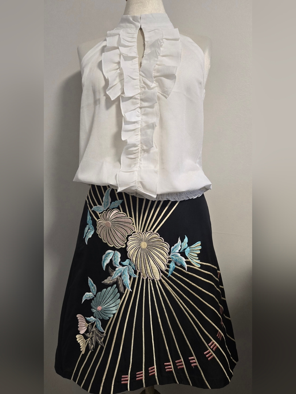 French Connection💫Embroidered Skirt Sz6